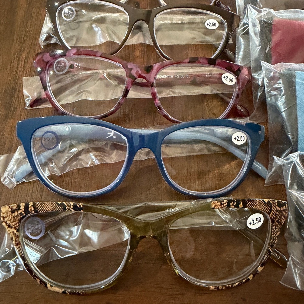 Hummingbird Reading Eyeglasses Set of 5 with Colorful Cases - Picture 3 of 7
